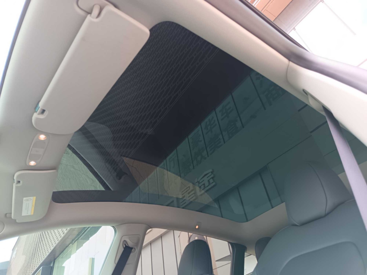 Tesla Model Y 2024 car image #9