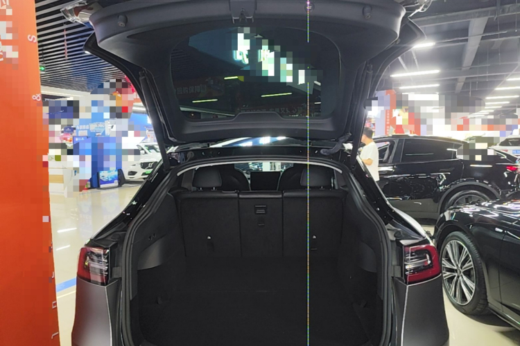 Tesla Model Y 2023 car image #19