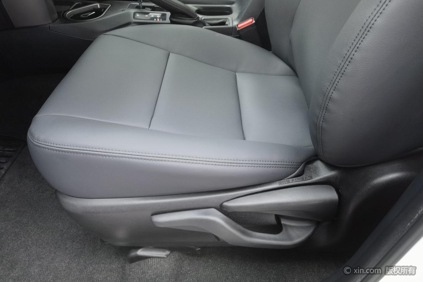 Toyota RAV4 2019 изображение автомобиля #21