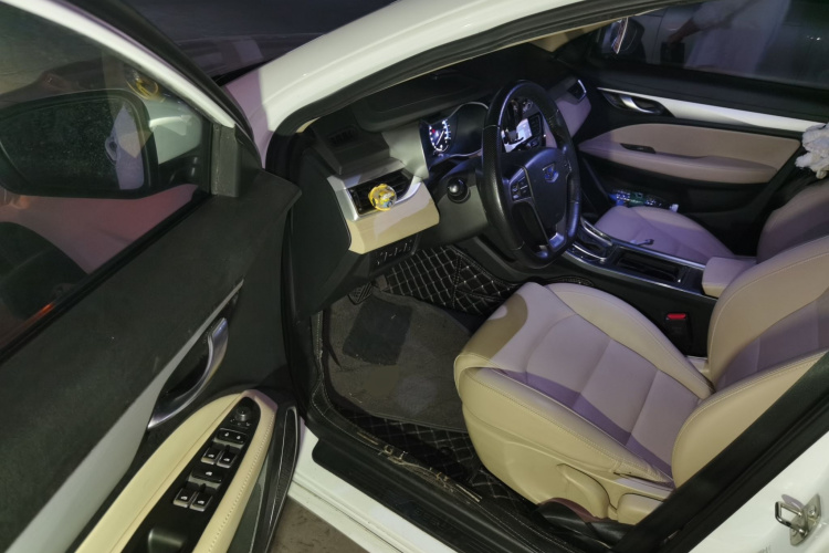 GEELY Emgrand 2019 #9 GEELY Emgrand 2019 car image #9