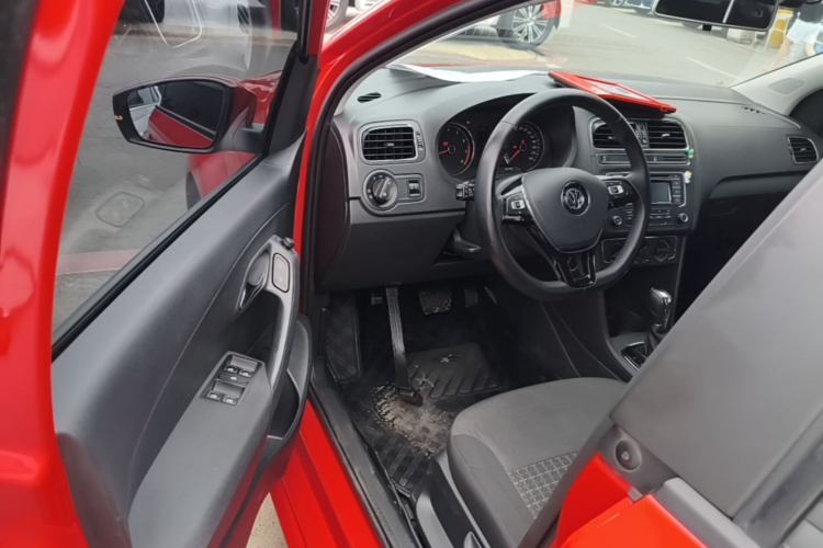 Volkswagen Polo 2019 car image #12