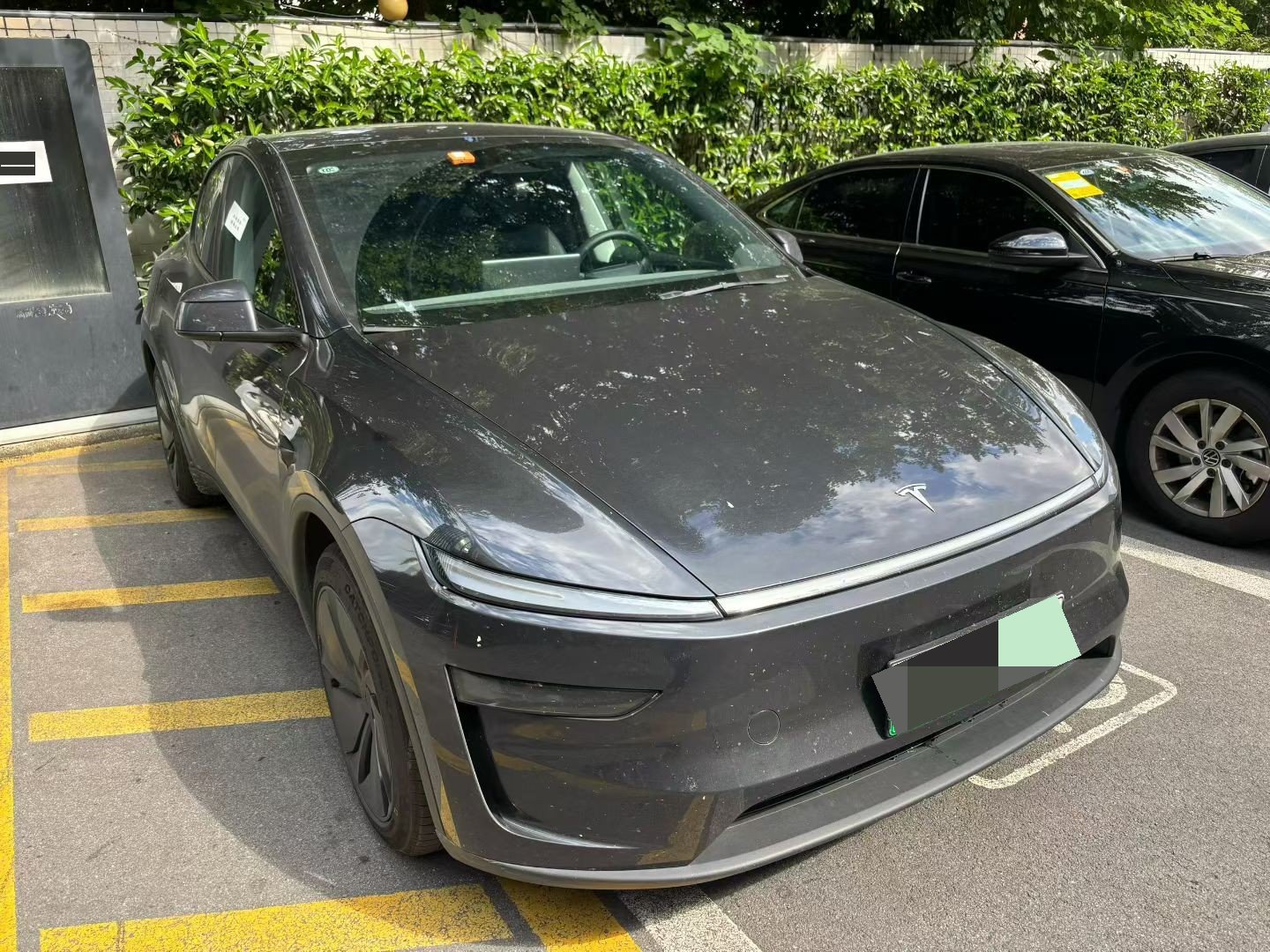 Tesla Model Y 2025 #8 Tesla Model Y 2025 car image #8