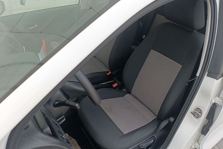 Volkswagen Polo 2017 car image #19