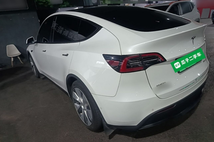 Tesla Model Y 2023 car image #5