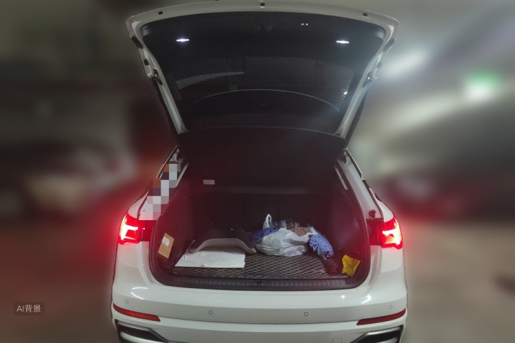 Audi Q3 2022 car image #21