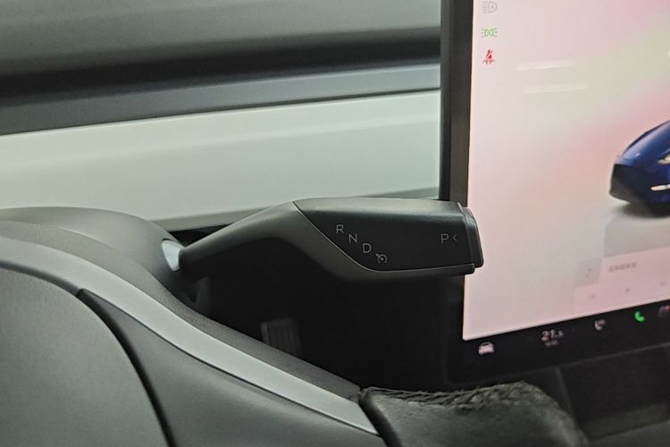 Tesla Model Y 2021 #14 Tesla Model Y 2021 car image #14