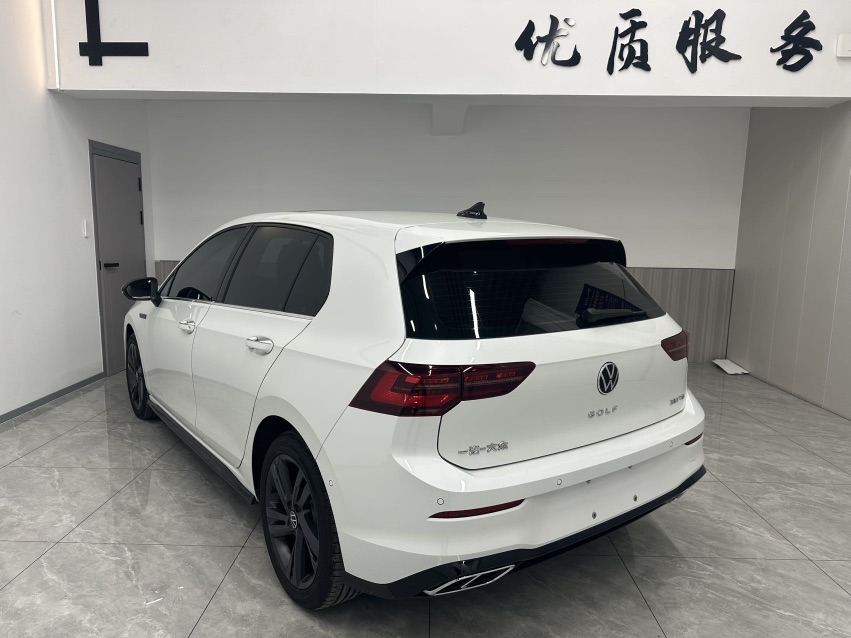Volkswagen Golf 2023 car image #6