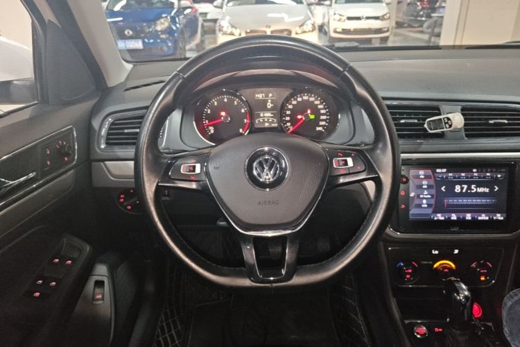 Volkswagen Lavida 2018 car image #11