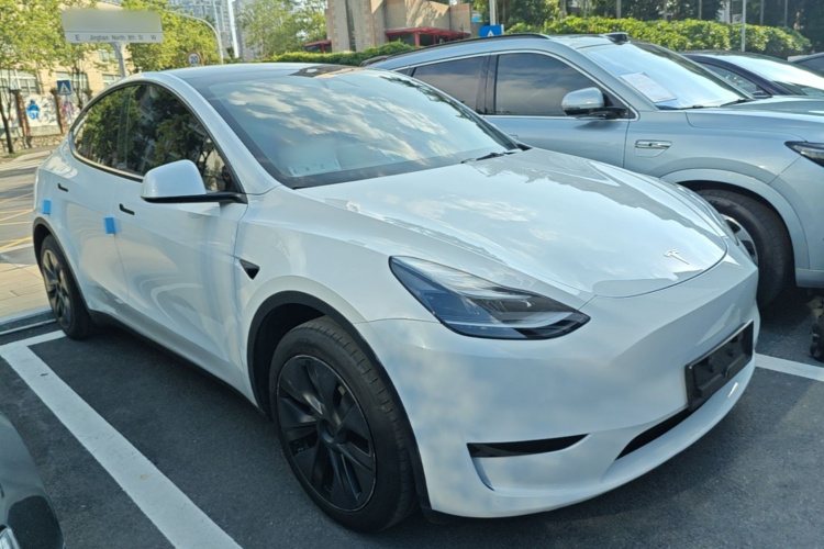 Tesla Model Y 2024 #4 Tesla Model Y 2024 car image #4