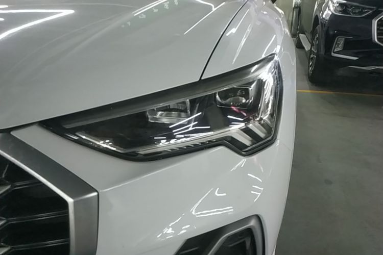 Audi Q3 2021 car image #23