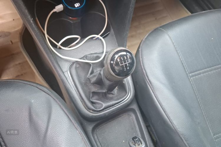 Volkswagen Polo 2015 car image #16