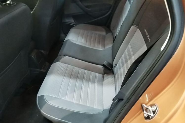 Volkswagen Polo 2015 car image #17
