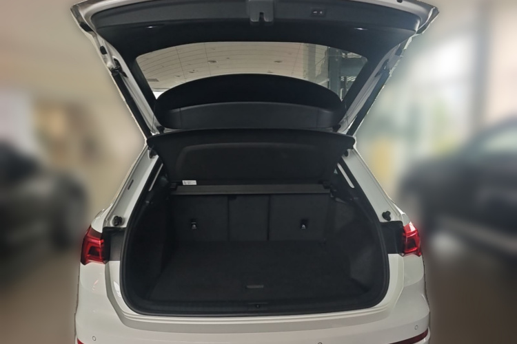 Audi Q3 2022 car image #21