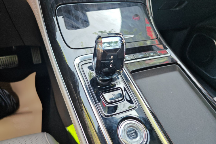 GEELY Boyue L 2026 immagine di auto #16