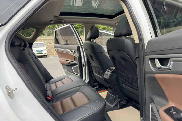 GEELY Emgrand GS 2017 car image #21