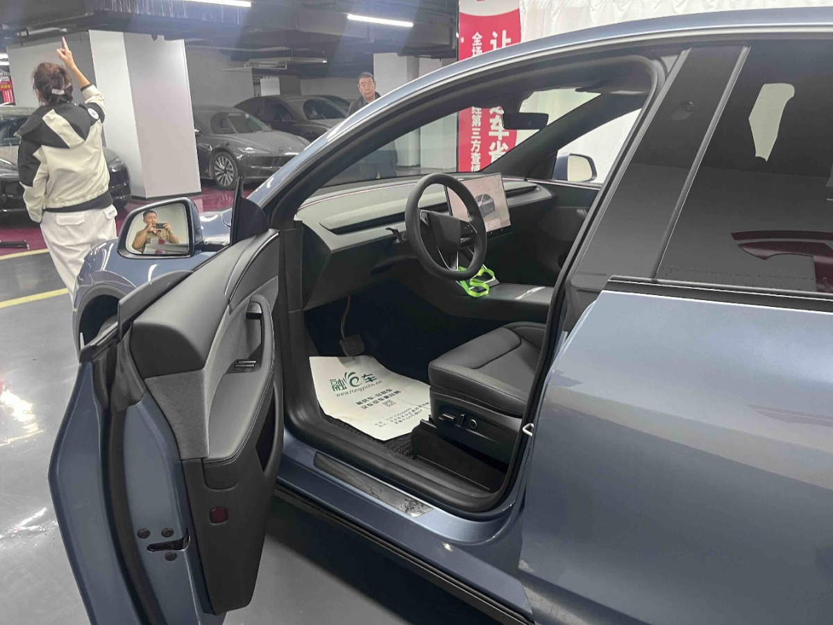 Tesla Model Y 2026 car image #10