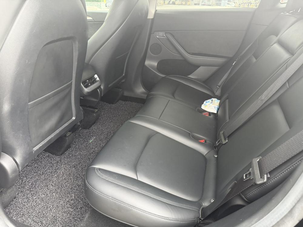 Tesla Model Y 2023 car image #12