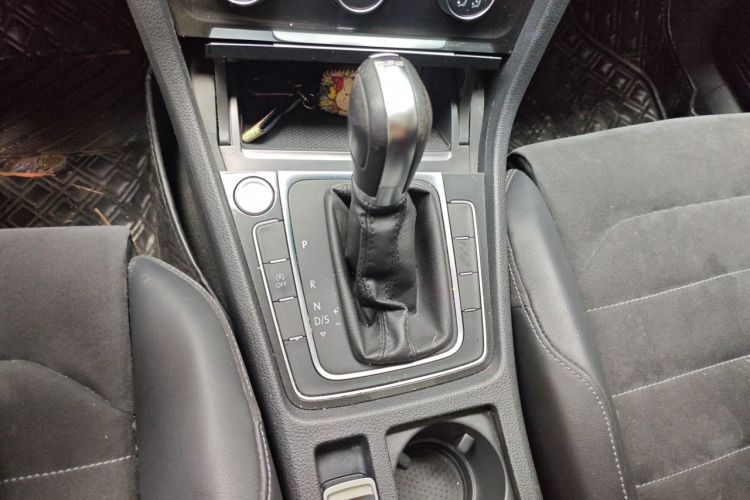 Volkswagen Golf 2020 car image #14