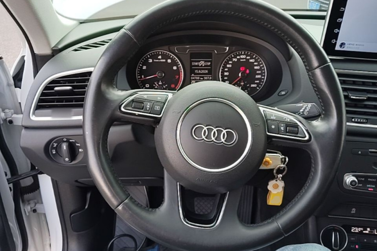 Audi Q3 2017 car image #11