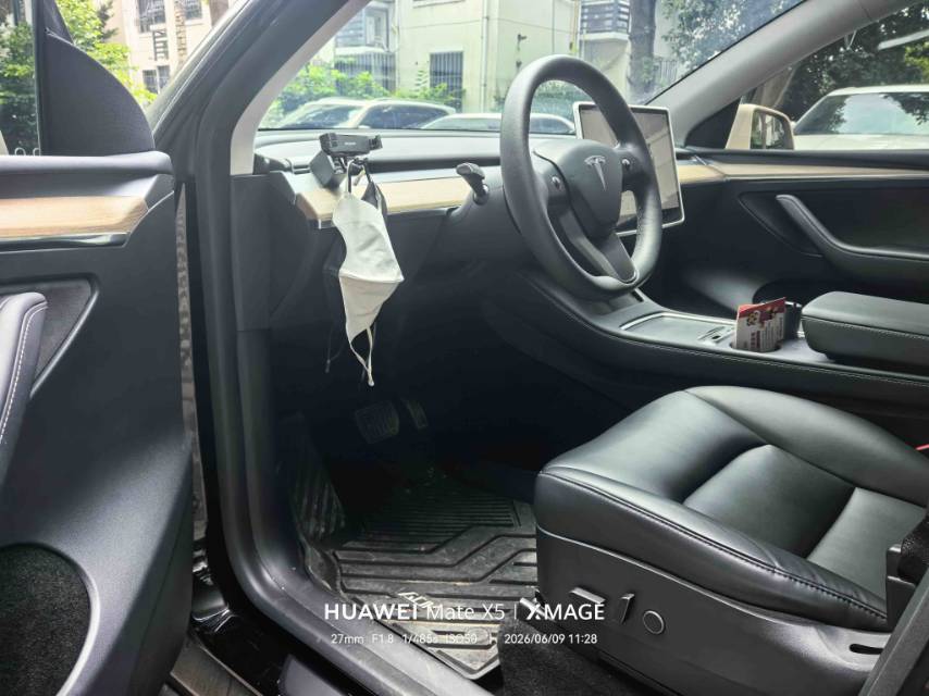 Tesla Model Y 2022 #5 Tesla Model Y 2022 car image #5