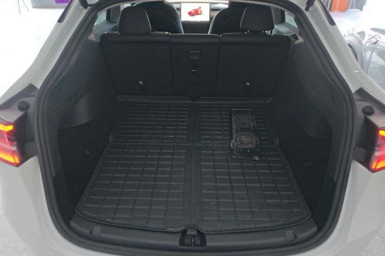 Tesla Model Y 2023 #19 Tesla Model Y 2023 car image #19