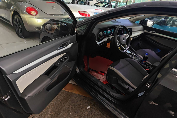 Volkswagen Golf 2021 car image #20