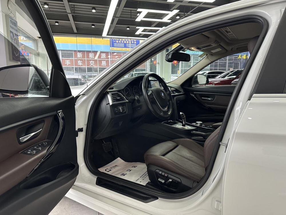 BMW 3 Series 2019 #29 BMW 3 Series 2019 car image #29
