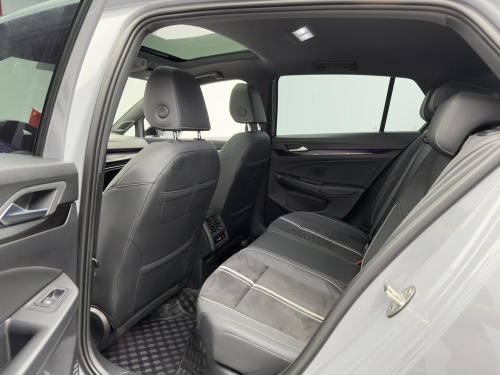 Volkswagen Golf 2023 #25 Volkswagen Golf 2023 صورة سيارة #25