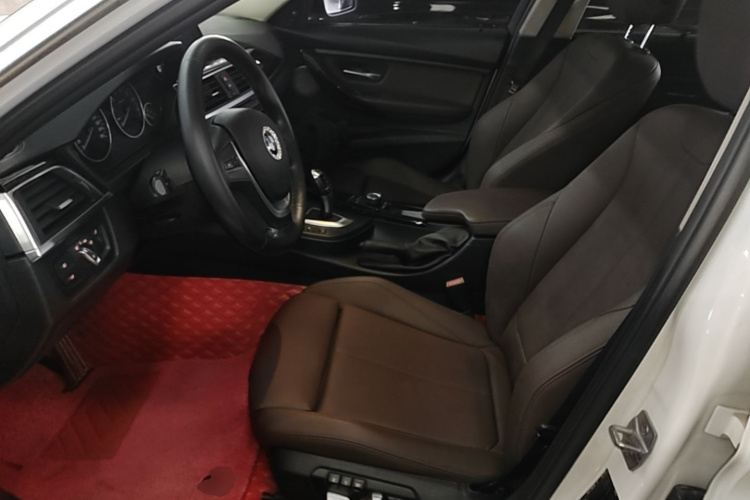 BMW 3 Series 2018 car image #15
