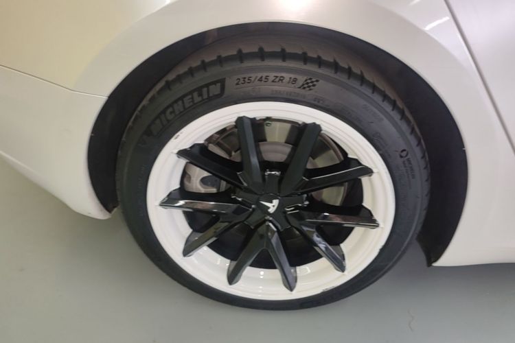 Tesla Model 3 2020 car image #10