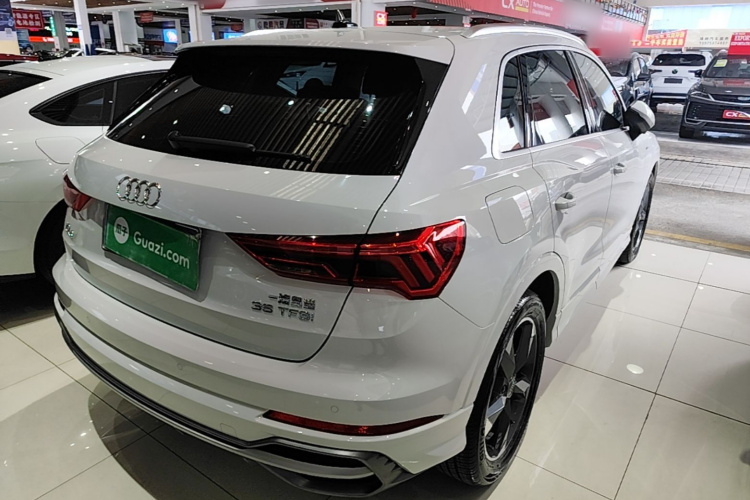 Audi Q3 2020 car image #7