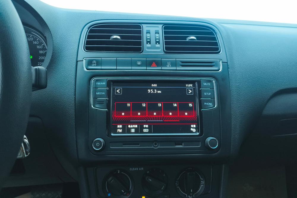 Volkswagen Polo 2019 car image #11