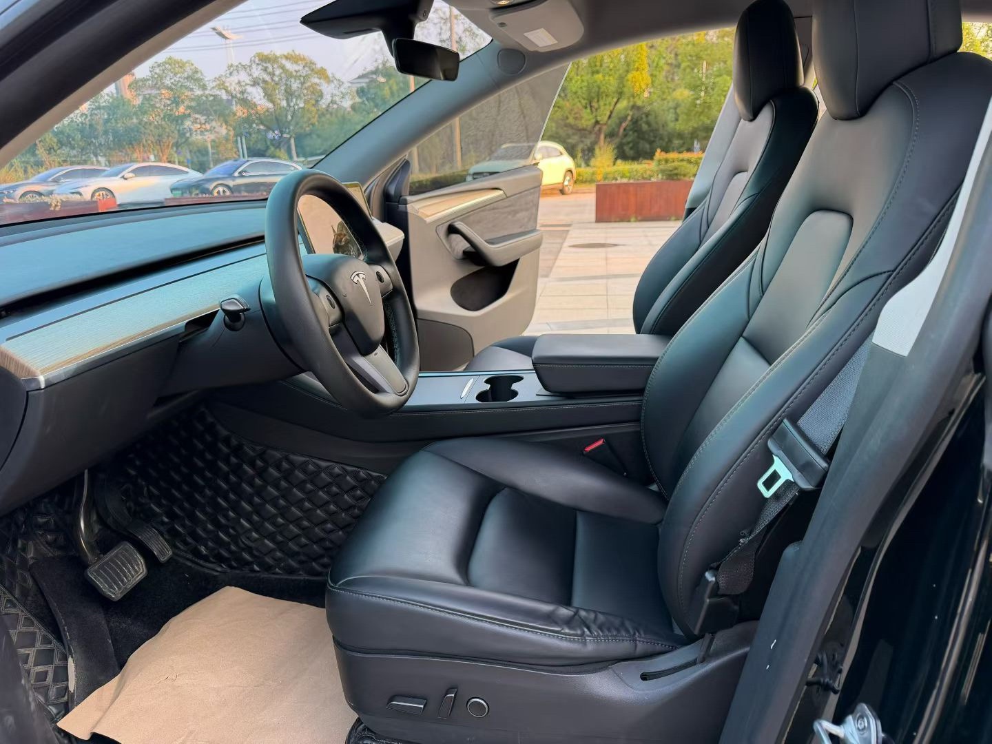 Tesla Model Y 2022 #4 Tesla Model Y 2022 car image #4