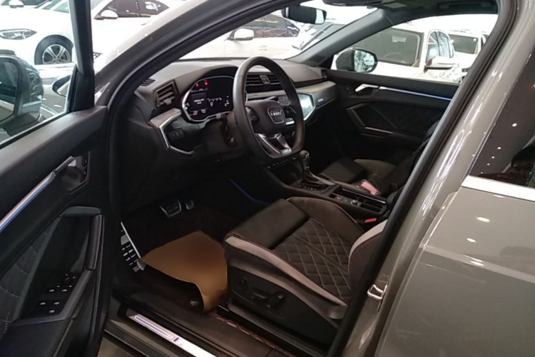 Audi Q3 2026 car image #16