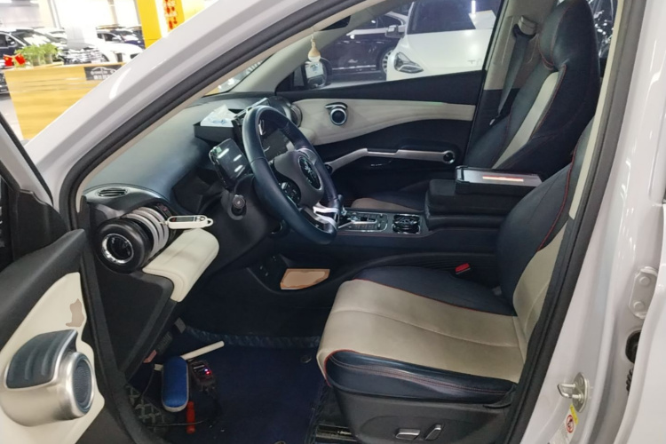 BYD Yuan Plus 2023 صورة سيارة #15