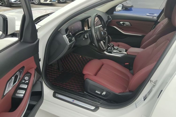 BMW 3 Series 2022 car image #12