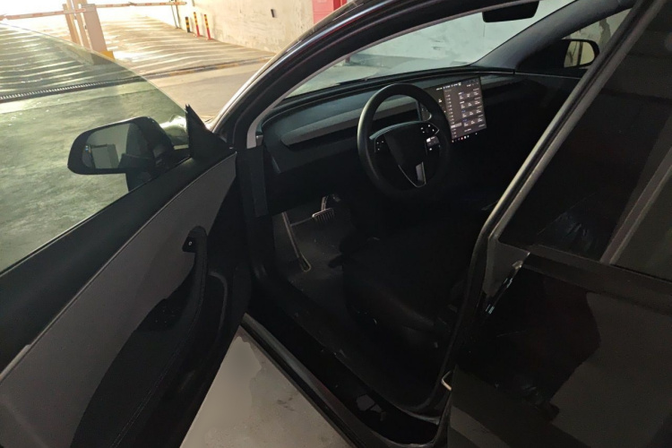 Tesla Model 3 2023 car image #9