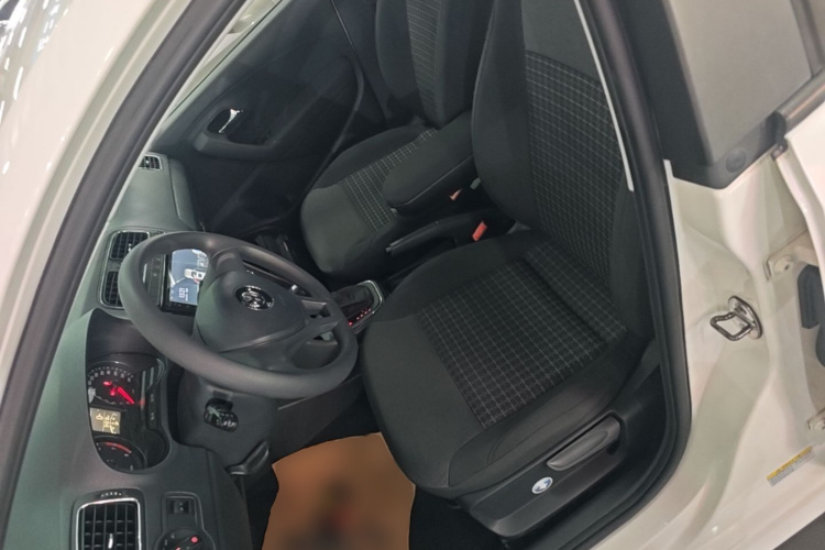 Volkswagen Polo 2015 car image #15