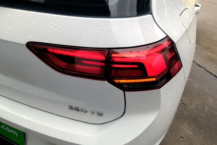 Volkswagen Golf 2022 car image #8