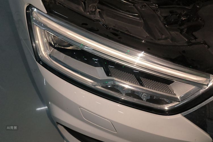 Audi Q3 2018 car image #8