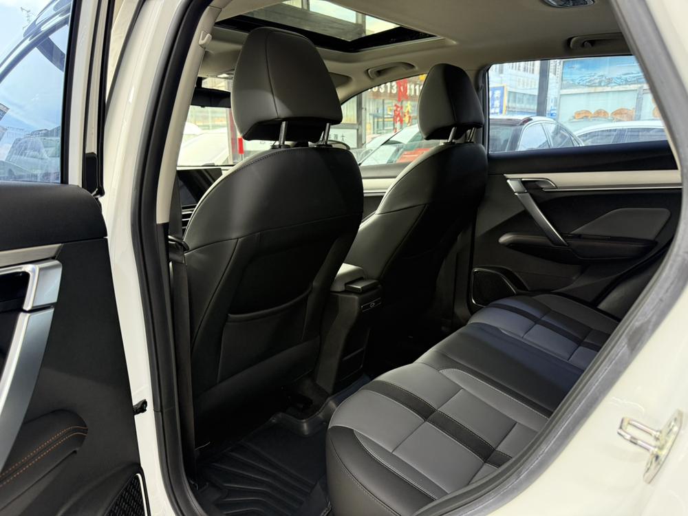 GEELY Coolray 2023 car image #13