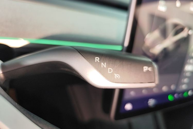 Tesla Model Y 2024 car image #14