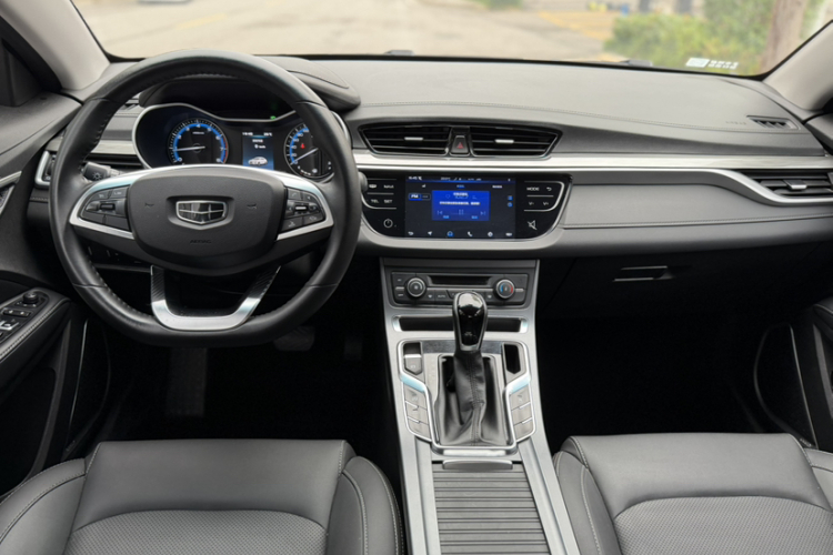 GEELY Emgrand 2019 #9 GEELY Emgrand 2019 car image #9