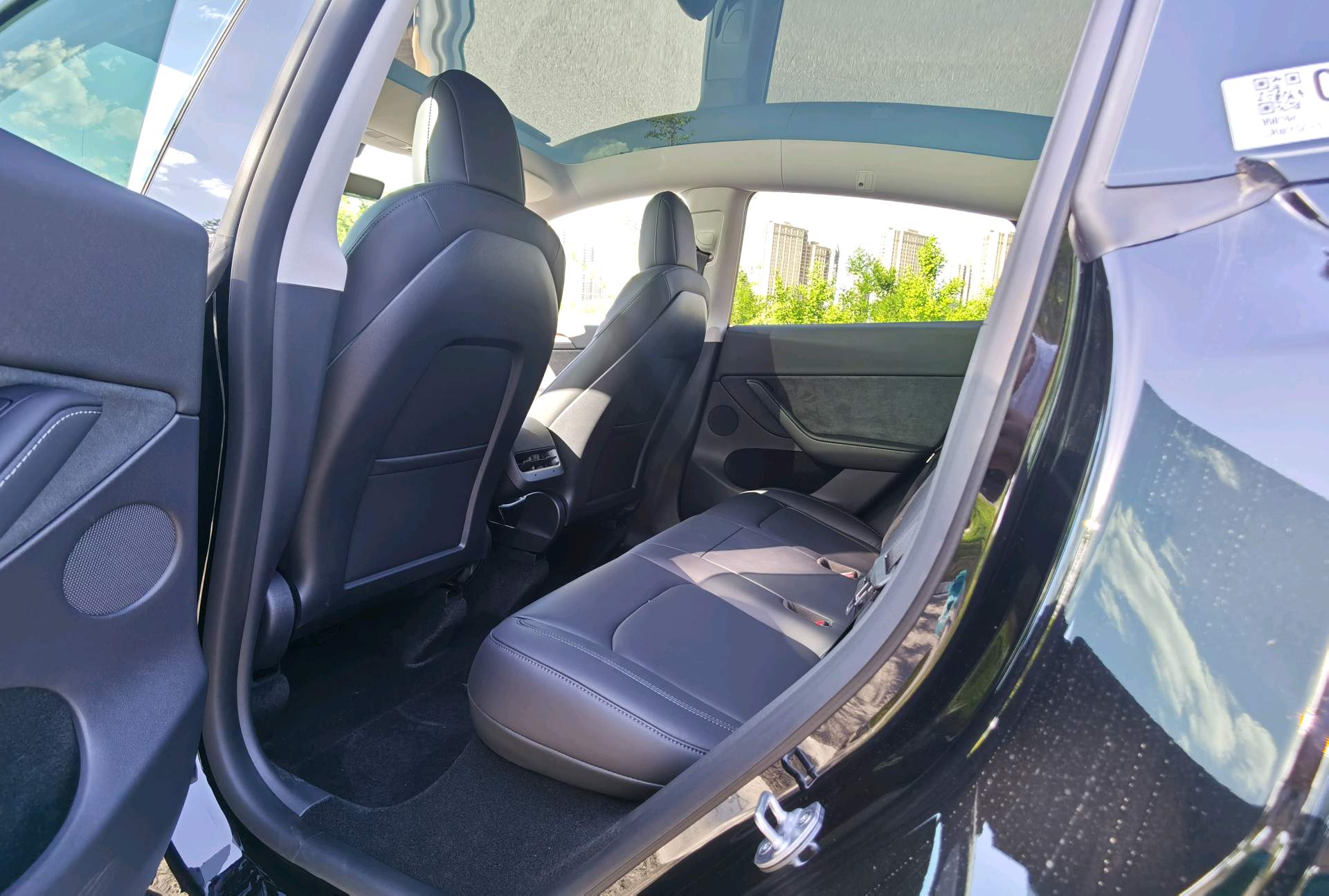 Tesla Model Y 2023 car image #6