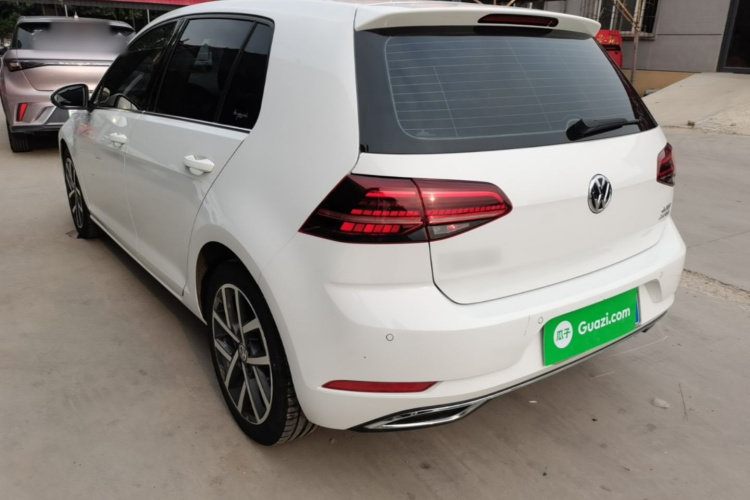 Volkswagen Golf 2019 car image #5