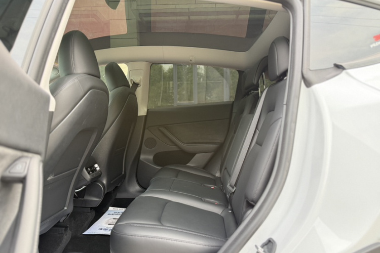 Tesla Model Y 2024 #14 Tesla Model Y 2024 car image #14