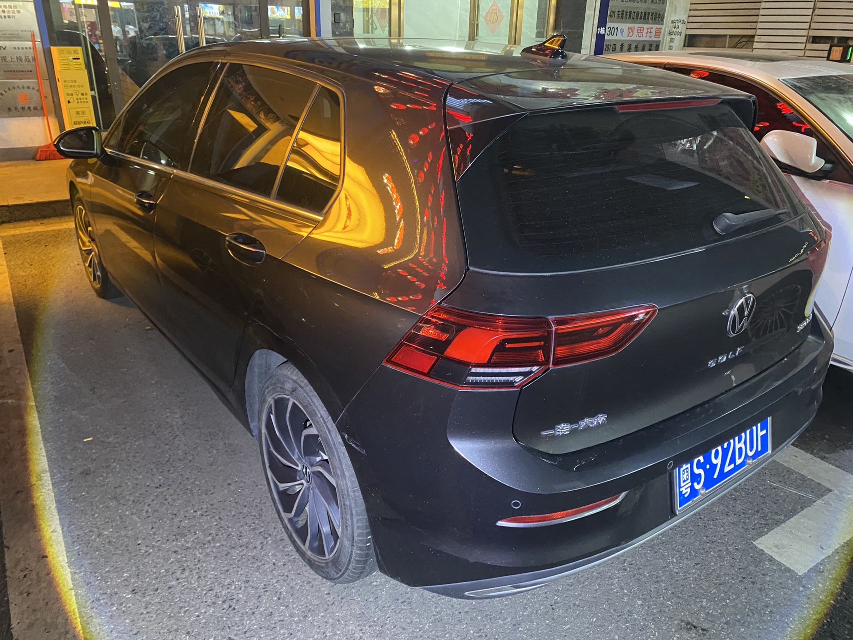 Volkswagen Golf 2021 car image #4