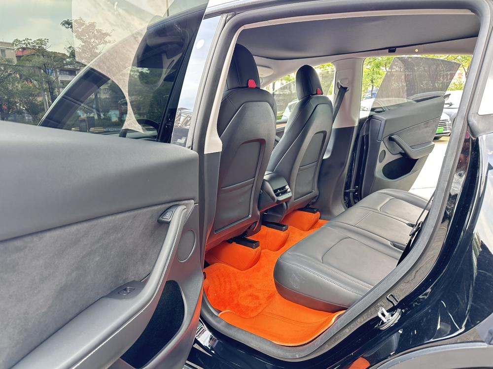 Tesla Model Y 2021 car image #17