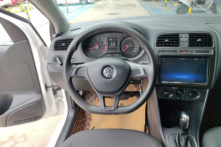Volkswagen Polo 2017 #11 Volkswagen Polo 2017 car image #11