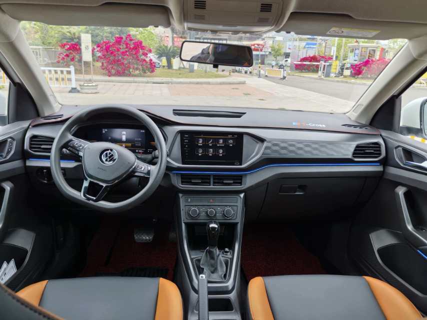 Volkswagen T-Cross 2023 car image #7